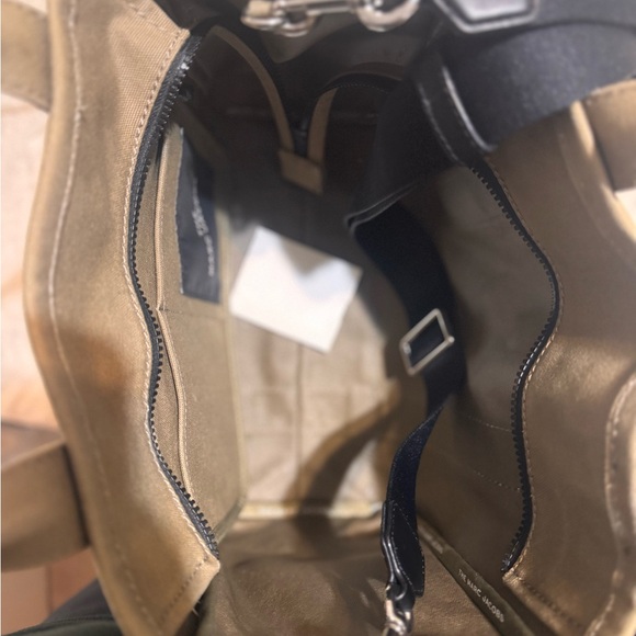 Marc Jacobs army green medium canvas Tote Bag. Comes with black body strap. - Picture 5 of 5
